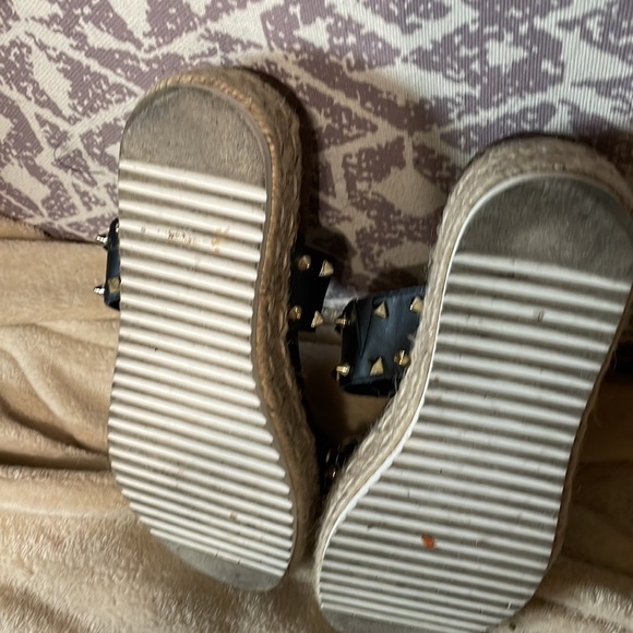 Steve Madden Platform sandals with gold studs and spikes! - Picture 3 of 3